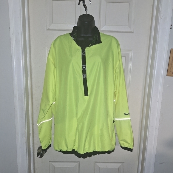 Nike quarter zip large windbreaker has reflecter stripes - Picture 1 of 5